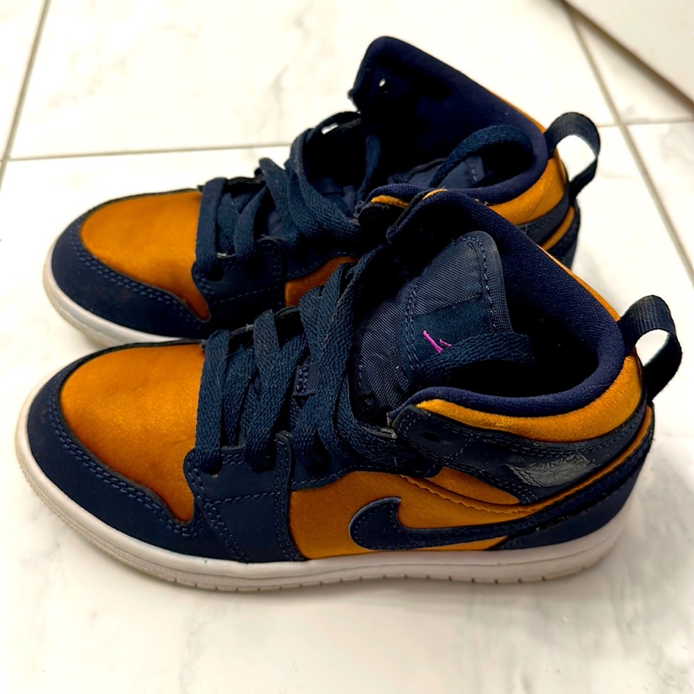 Air Jordan 1 Mid SE GS 'Obsidian Desert Ochre' Youth 12C lightly worn